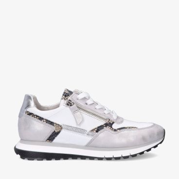 Witte leren Gabor sneaker model 86.378 51 met zijrits slangenprint accenten en metallic hiel op sportieve zool
