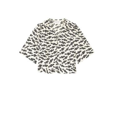 Fabienne Chapot witte blouse met zwarte visprint korte mouwen en V-hals model CLT-BLS-46-SS26-0249