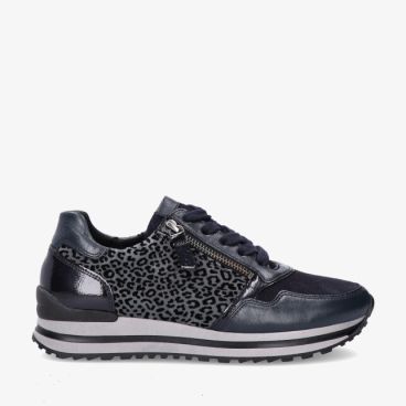 Blauwe Gabor 6021.01 001 sneaker in leren combinatie met pantermotief rits aan de zijkant suède neus en gestreepte zool