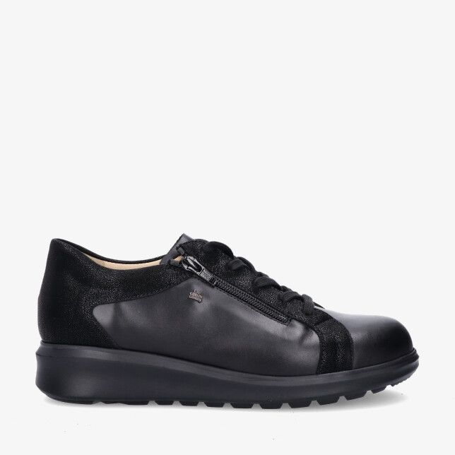 Zwarte leren Finn Comfort LISBOA 02249 903187 sneaker met veters en zijrits matte neus glinsterende hiel en dikke profielzool