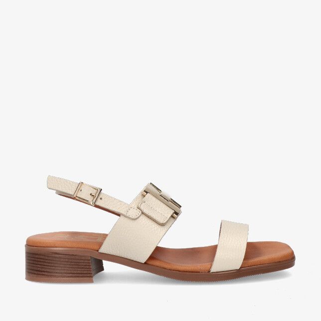 Crèmekleurige Oh My Sandals 5606 2529-HIELO in imitatieleer met fijne nerf brede band met gesp slingback en lage blokhak