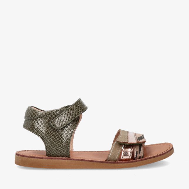 Groene metallic leren sandaal Shoesme CS24S006-C met slangenstructuur klittenbandsluiting en bandjes op de voorvoet