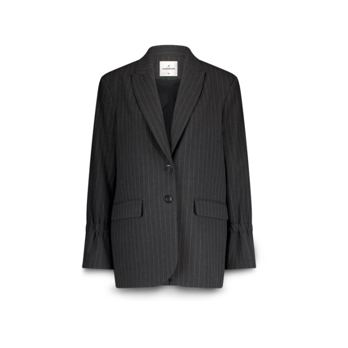 Grijze krijtstreepblazer van Summum model 1s1263-12258 860 met revers twee knopen flapzakken en geplooide manchetten