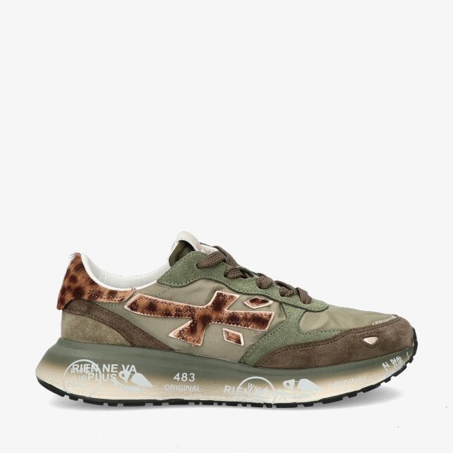 Groene Premiata LAURYN 7790 sneaker in leren combinatie met suède overlays dierenprint logo en chunky zool met print
