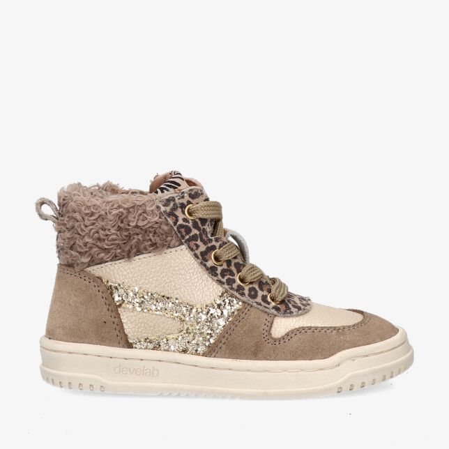 Beige Develab 41922 229 hoge sneaker van nubuck met teddy kraag luipaarddetail en glitteraccent op de zijkant