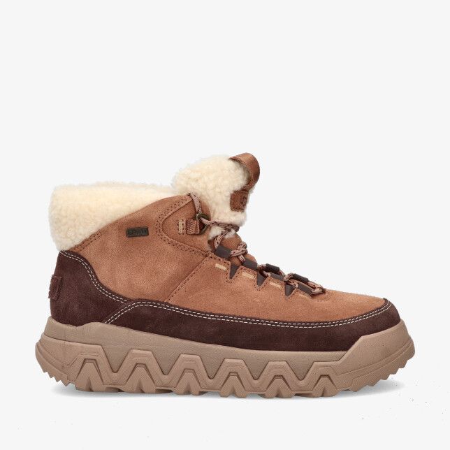 UGG Terretrail 1158210 CHE suède boots in cognac met shearling kraag en dikke zigzagzool met groeven en tweekleurige panelen