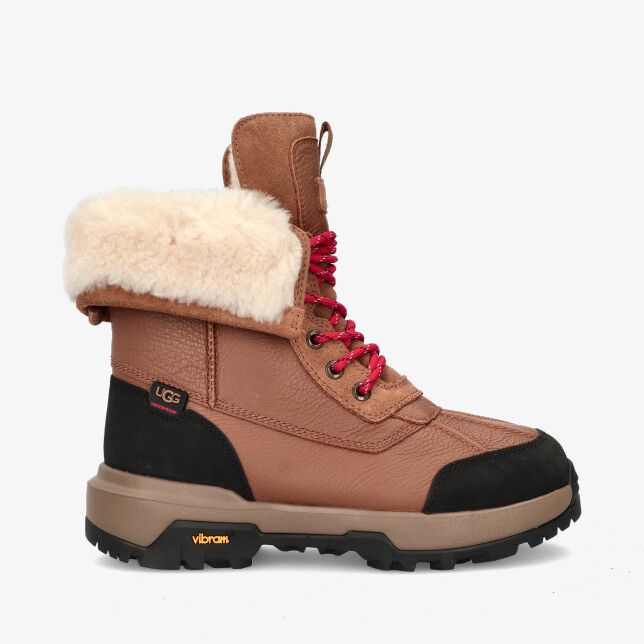 Cognackleurige UGG Adirondack 1170591 CHE laars van leercombinatie met vachtkraag zwarte neus en grove zool met rode veters