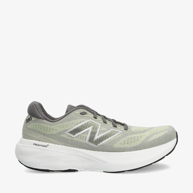 Grijze New Balance M880 M15 hardloopschoen met mesh bovenwerk en dikke witte zool met Fresh Foam en zilverkleurig N logo