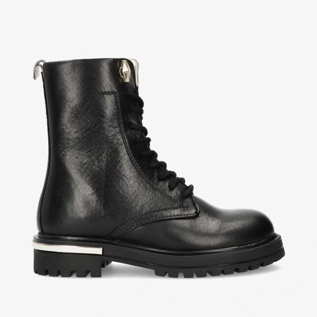 Zwarte leren veterlaars van HIP Shoestyle H1129 10LE met grove profielzool en zilverkleurige accenten bij hak en schacht