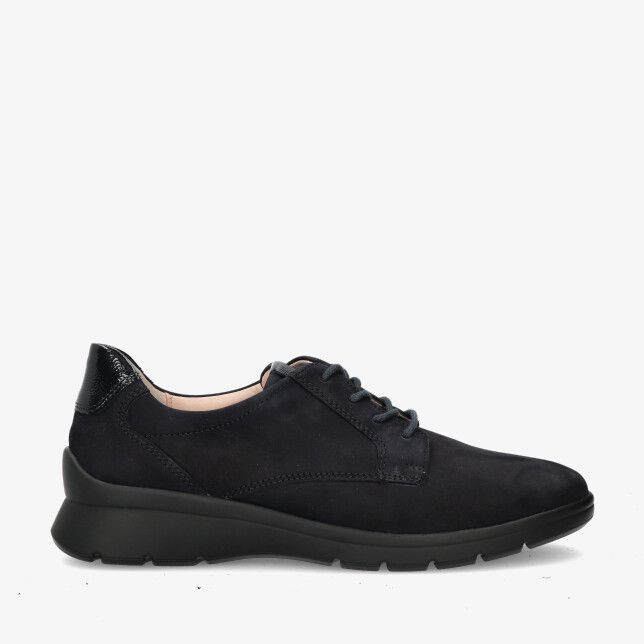 Blauwe Ganter model 205212 3500 veterschoen in nubuck met matte look ronde neus zwarte profielzool en glanzend hielaccent