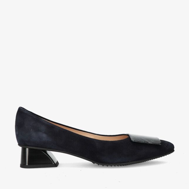 Blauwe suède Brunate 31135 BLU pump met spitse neus lage blokhak en glanzend detail op de wreef