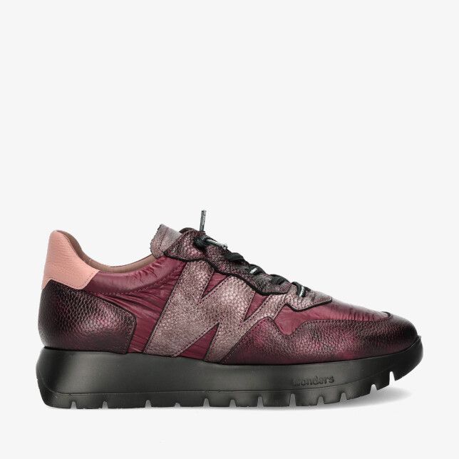 Rode Wonders A-2491-1 sneaker met metallic leerlook roze hielstuk dikke zwarte platformzool en groot W paneel