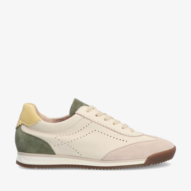 Beige leren combi sneaker Gabor 83.432 14 met suède neus olijfgroene en gele hielaccenten perforaties en gum zool
