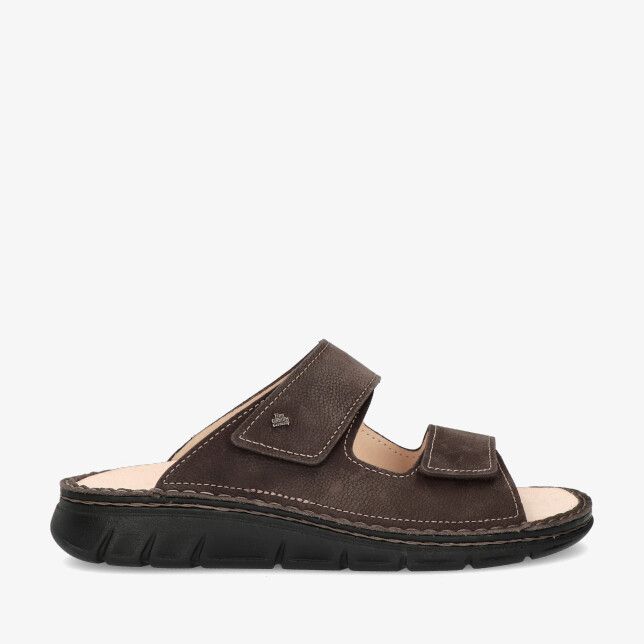 Bruine nubuckleren Finn Comfort RAB 01544 390519 muiltje met twee klittenbandsluitingen en zwarte profielzool