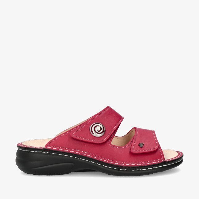 Rode Finn Comfort Colina 02628 604420 nubuck slipper met dubbele klittenband zilveren sierring en zwarte zool met stiksels