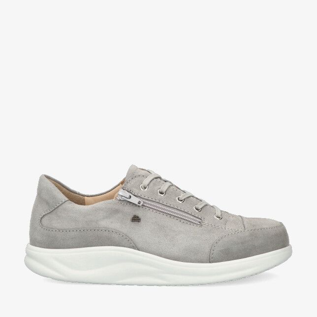 Grijze leren sneaker van Finn Comfort Hachiouji 02974 427347 met zijrits en witte gewelfde zool