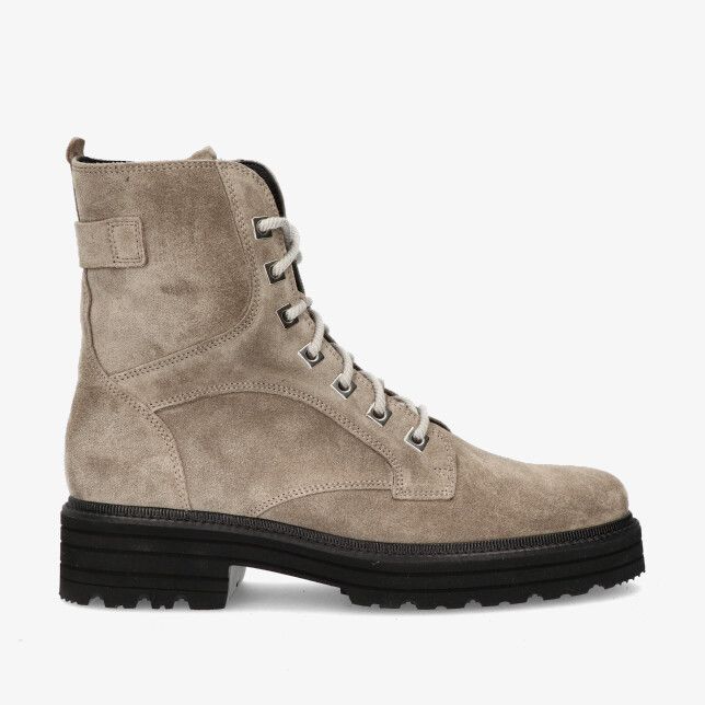 Taupekleurige suède veterlaars Durea 9758 752 9896 met zwarte chunky profielzool en metalen veterogen