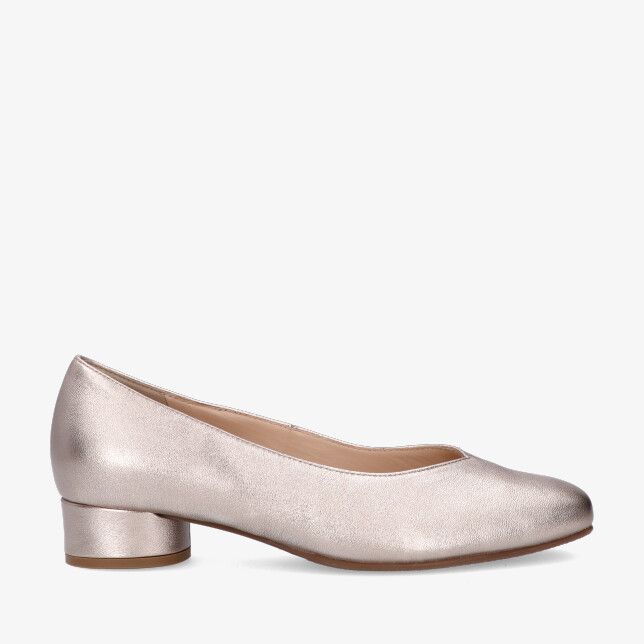 Pump van Hassia Roma 302671 7800 in gouden metallic leer met ronde neus en lage blokhak
