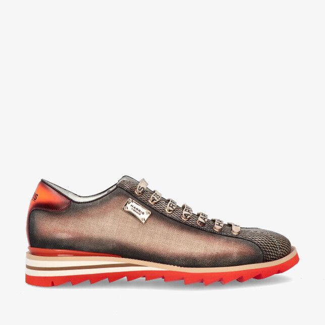 Bruine Harris 2892 450R-BEIGE sneaker in leercombi met patina D-ringveters metalen plaatje en rode getande zool