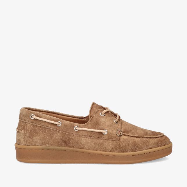Cognackleurige suède bootschoen Piedi Nudi Porta 05.03 met mocassin stiksel veterkoorden rondom en rubberen zool
