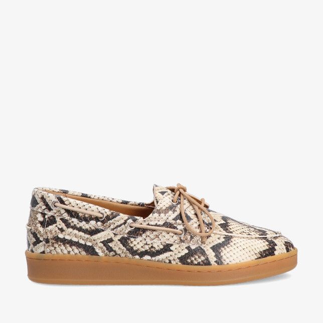 Beige leren bootschoen met slangenprint van Piedi Nudi PORTA 05.07 met veterdetails en rubberen gumzool