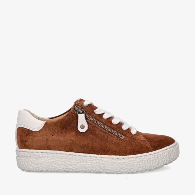 Cognackleurige suède Hartjes PHIL 162.1401/31 53.32 sneaker met witte veters zijrits en reliëf zool