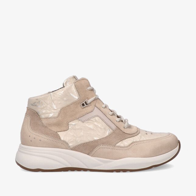 Beige Durea DRY MAXX 9778 608 1968 sneaker van nubuck met glanzende gekreukte panelen veters zijrits en dikke witte zool
