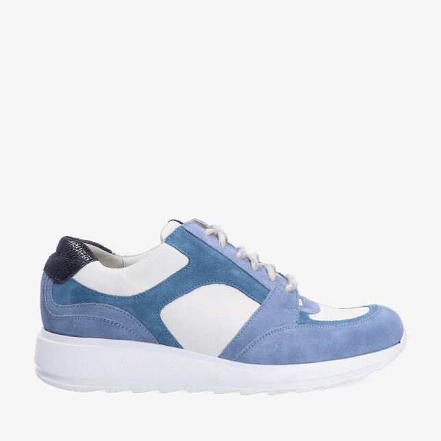 Blauwe Durea 6315 688 2128 suède sneaker met witte panelen grijze veters donkerblauwe hiel en dikke witte zool