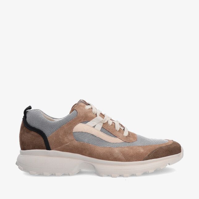 Taupekleurige suède Gijs DRY MAXX 2149 115 2110 sneaker met grijze mesh panelen witte veters en dikke profielzool