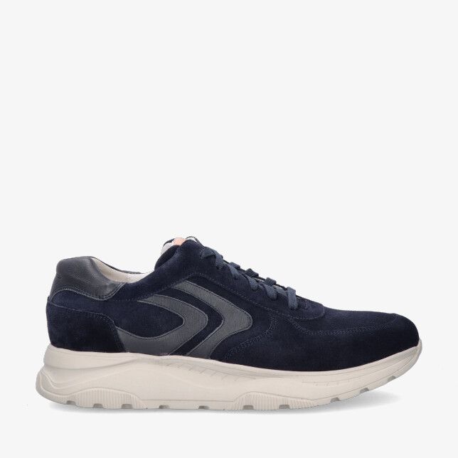 Blauwe suède sneaker Gijs 2160 118 2136 met grijze details en dikke lichtbeige zool lage veterschoen