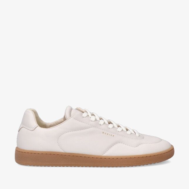 Witte leren Nubikk Ray Rush 21097600 31L lage sneaker met gumkleurige rubberzool witte veters en goudkleurig logo opzij