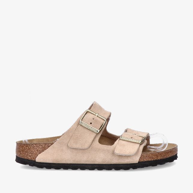 Beige Birkenstock Arizona 1029260 Sandcastle sandaal van suède met twee verstelbare banden kurkvoetbed en zwarte zool