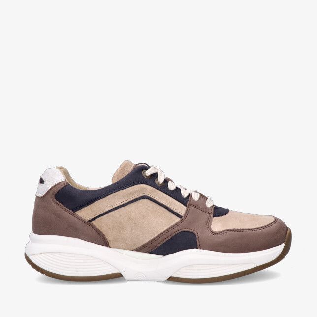 Taupekleurige Xsensible SWX29 32502.2 515 sneaker met stretchcombi suède panelen donkerblauwe accenten en dikke witte zool