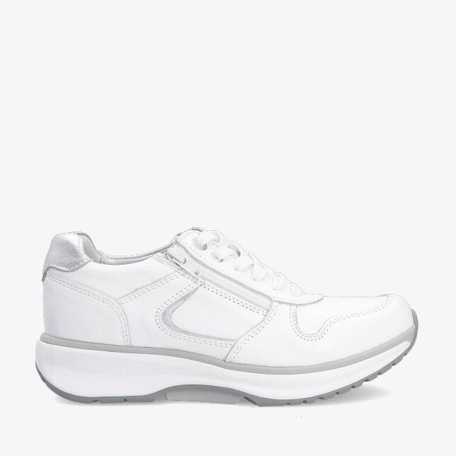 Witte leren Xsensible New Jersey 30150.3 151 sneaker met veters en zijrits op dikke grijs afgewerkte zool