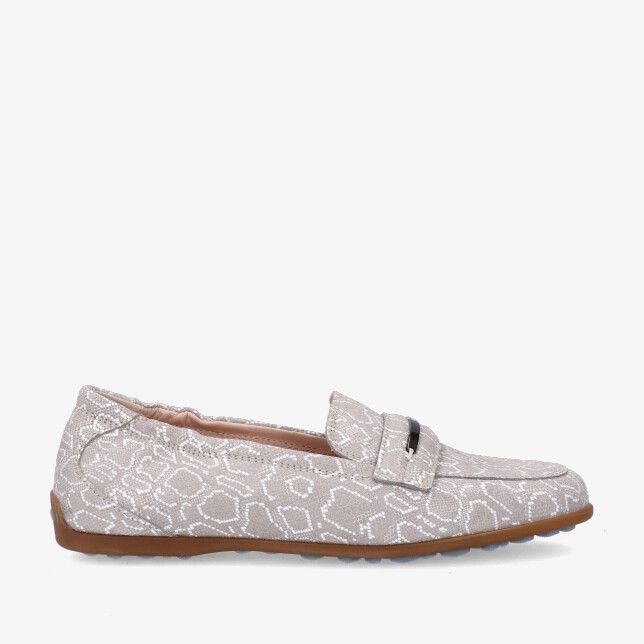 Taupekleurige leren loafer Floris van Bommel SUVI SFW-40039 34-05 met reptielpatroon band op de wreef en rubberen zool