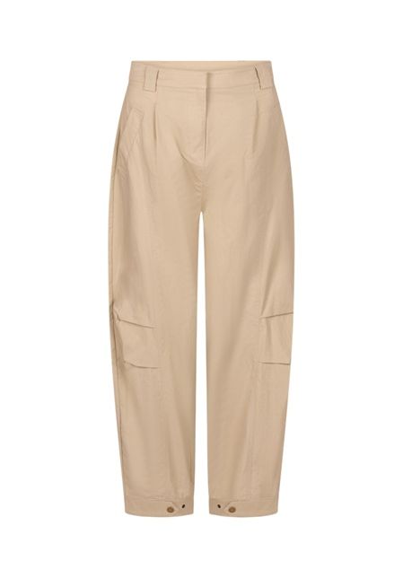Groene Aaiko Steffi broek CO 545 140105 met hoge taille cargozakken en toelopende pijpen met drukknoopsluiting aan de zoom