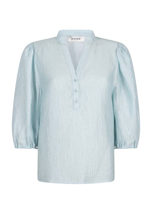 Blauwe Aaiko Dahlia Vis blouse model 532 134103 met V-hals korte knoopsluiting crinkle textuur en 3/4 pofmouwen