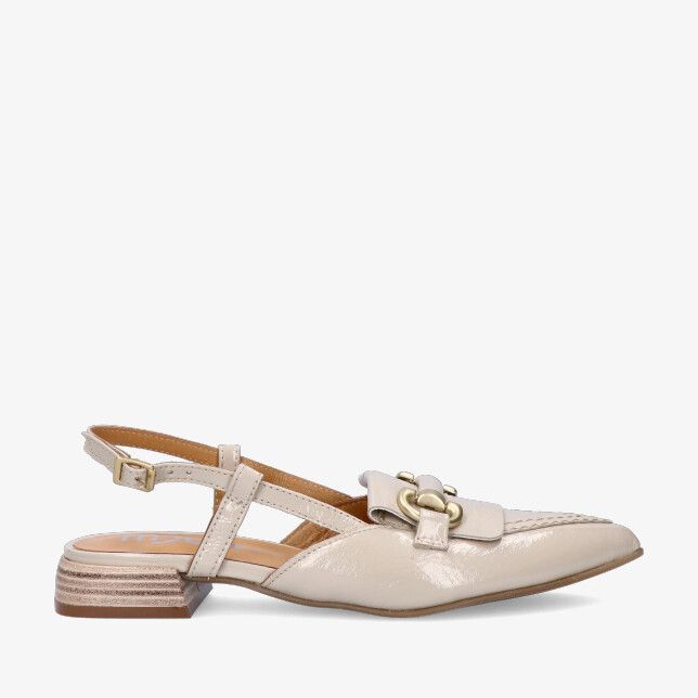 Ecru lakleren slingback loafer van MJUS model T98103 Camel met spitse neus lage blokhak en goudkleurige schakel