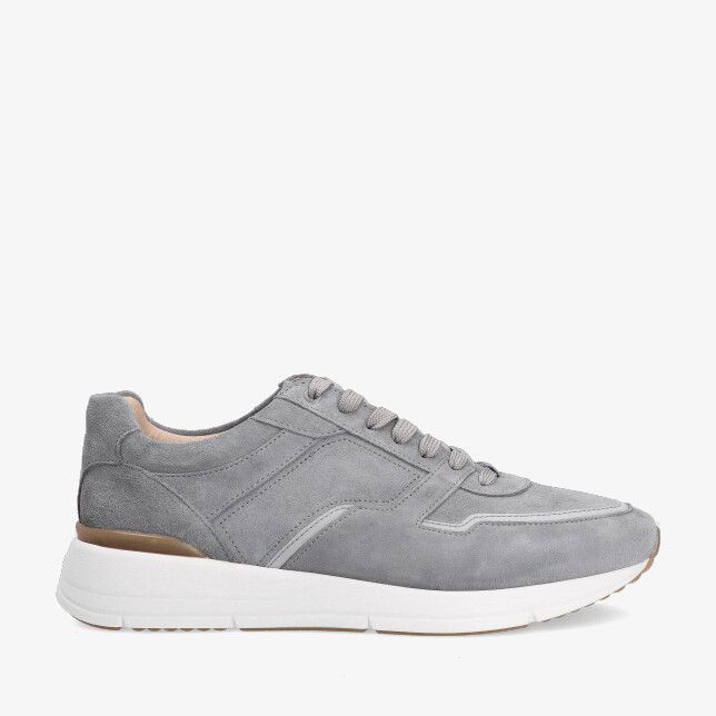 Grijze suède sneaker Greve WALKER 7280 02-RF-3328 met panelstiksels veters en witte dikke zool met bruin hielaccent