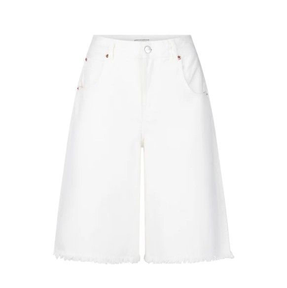 Aaiko CODY CO 655 114300 gebroken witte denim bermuda met wijde pijpen voorzakken knoopsluiting en rafelzoom