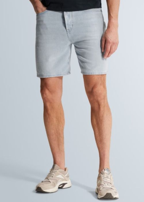 Blauwe Cast Iron STEEPER short CSH2604780 tsb in licht denim met rechte pasvorm en nette zoom