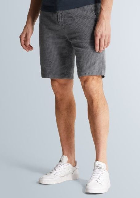 Blauwe Cast Iron short CSH2605650 9117 met subtiele streeptextuur net boven de knie en rechte pasvorm
