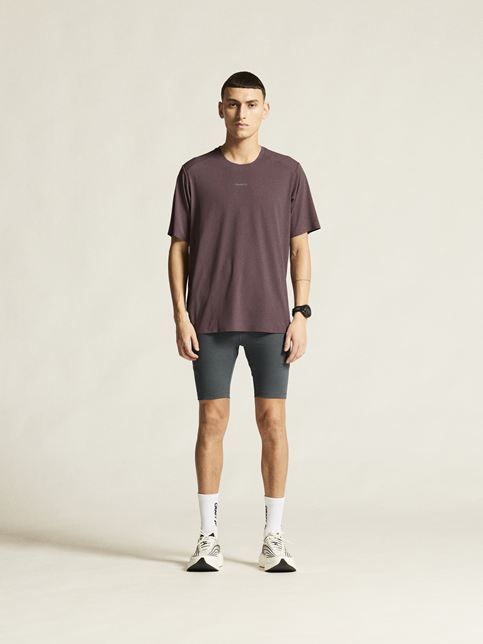 Grijze Craft C17277 7880 nauwsluitende korte sportlegging met gladde stretchstof tot halverwege het bovenbeen