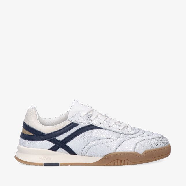 Zilveren leren sneaker Via Vai Kris Sky 62393 02-224 met donkerblauwe strepen witte veters en gumzool met sportieve look