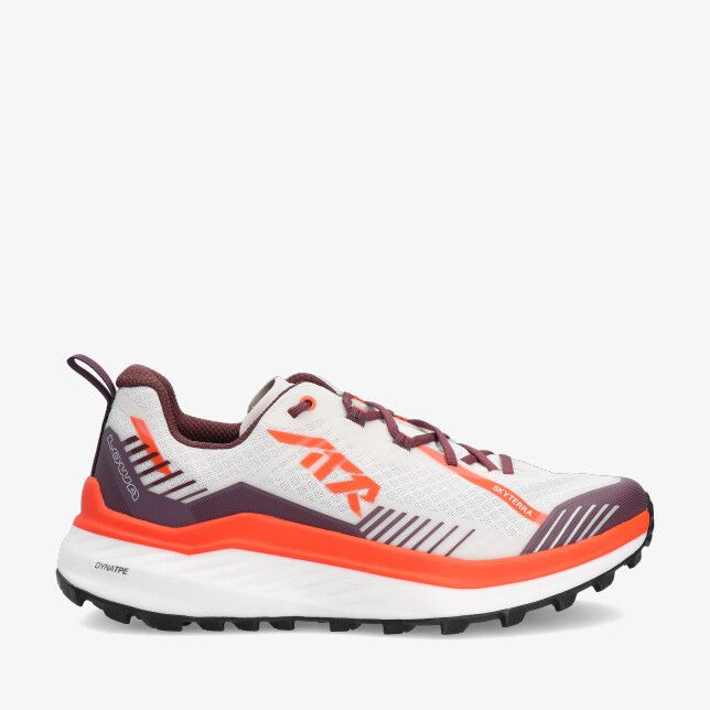 Crèmekleurige Lowa Sky Terra LT311870 3753 sneaker met ademend mesh met oranje en bordeaux accenten en grove profielzool
