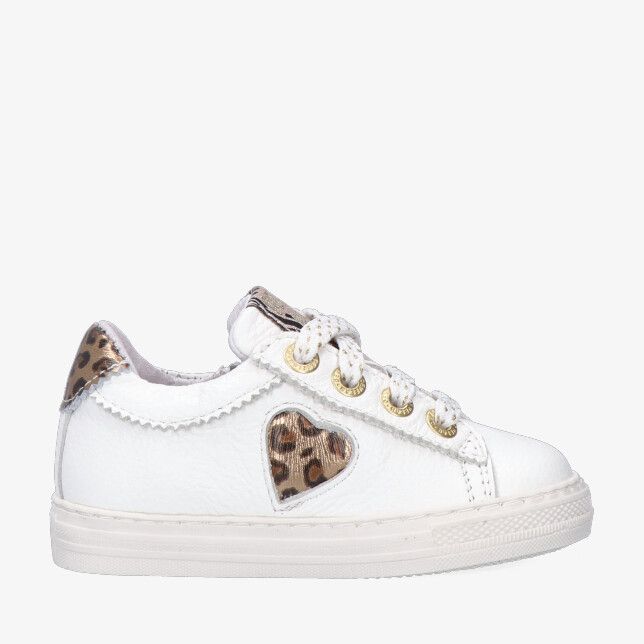 Witte leren Develab low cut meisjessneaker model 47122 192 met veters gouden oogjes en hartdetail met panterprint
