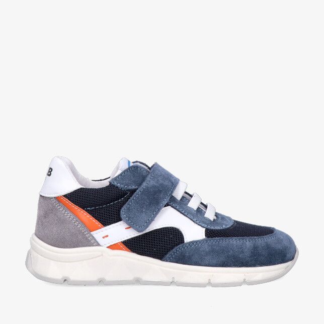 Blauwe suède Develab jongenssneaker 45413 633 met klittenband en veters mesh inzet en oranje detail op witte zool