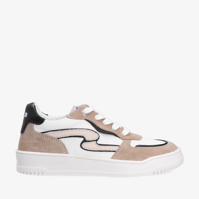 Beige leren Develab Boys low cut sneaker 44441 293 met veters witte basis suède accenten zwarte bies en witte zool