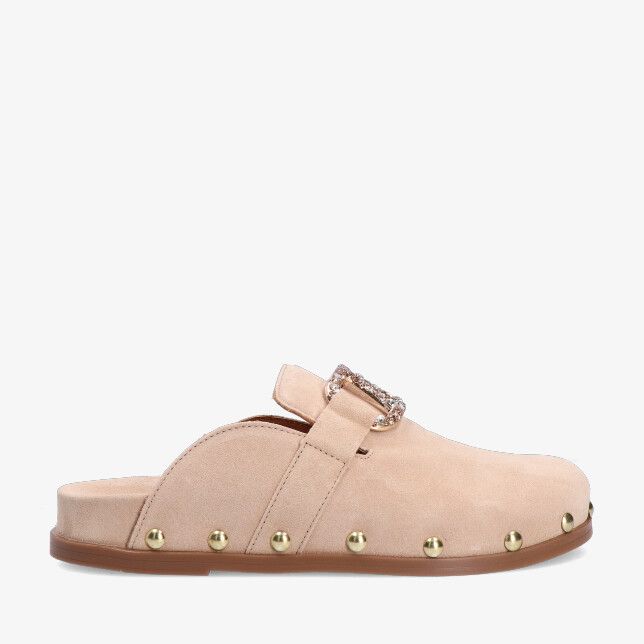 Beige suède ALPE ALIVE model 5394 11 15 muil met gesloten neus band met strasgesp en gouden studs op de zoolrand