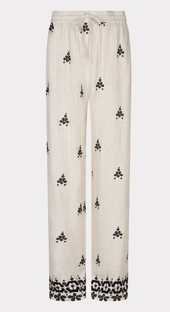 Ecru broek van EsQualo HS26.28201 165 met rechte wijde pijpen elastische koordtaille en zwarte print met zoomboord
